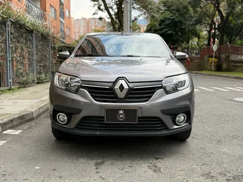 Renault Logan 1.6 Privilege / Intens