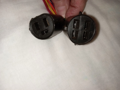 Conector Módulo Ford 4 / 2 Cables Hembra Redondo Plástico