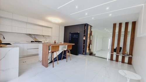 Town House En Altos De Guataparo Conjunto Vistalago. Minerva K