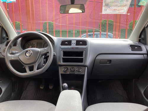 Imagen 6 de 6 de Volkswagen Vento 2015 1.6 Style Mt