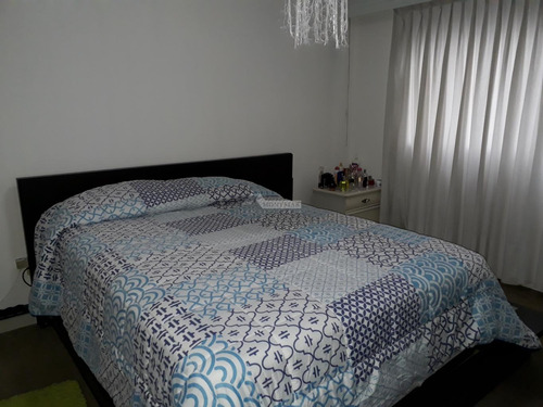 Apartamento Centro Venta 4 Dormitorios 18 Y Andes Servicio Y Garaje X 2!!