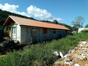 Casa Com 3 Dorm +suíte , Sala ,coz, Banheiro, Área Serv/edíc