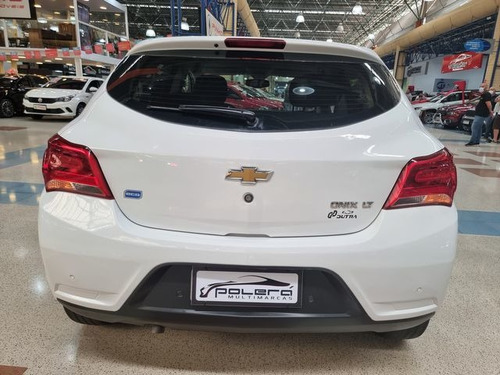 Imagem 5 de 8 de Chevrolet Onix 1.4 Mpfi Lt 8v Automático 2017