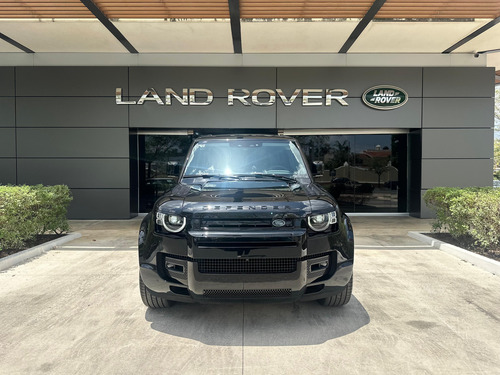 Land Rover Defender 110 Dynamic SE