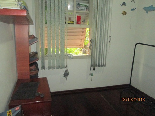 Sobrado 3 Dorm No Boqueirão 2 Garagens 1 Fechada Ótimo Local