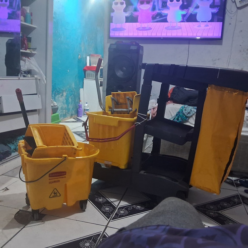 Vende Se Um Carro Funcional Limpeza
