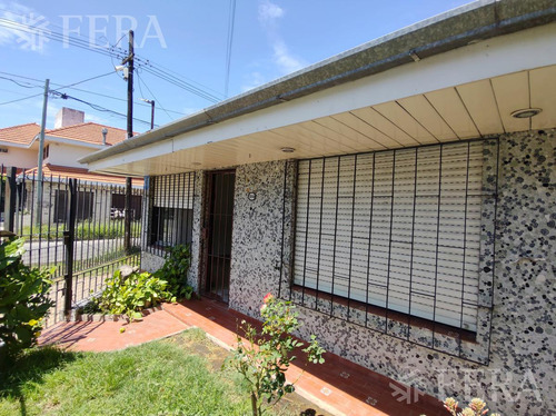 Casa De 3 Ambientes A Reciclar En Bernal Oeste (30823)