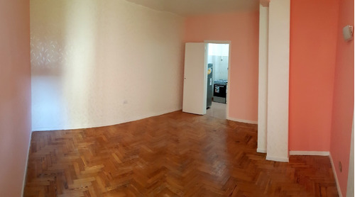 Imagen 9 de 30 de Piedras Al 1300 Y Av. Juan De Garay, San Telmo. Segundo Piso Por Escalera. 2 Ambientes. Superficie Total 80 M2. Super. Cubierta 42 M2. Terraza Anexable De 38 M2. Dormitorio Grande. Conexión Lavarropas
