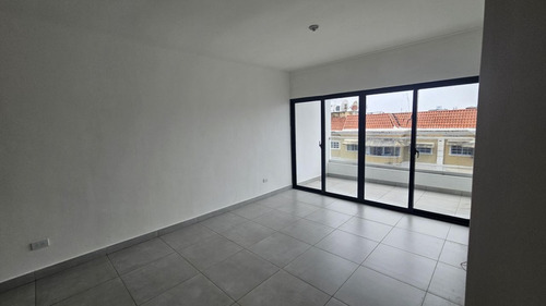 Apartamento En Alquiler En Evaristo Morales, Santo Domingo, 2 Habitaciones, Torre Moderna Con Área Social