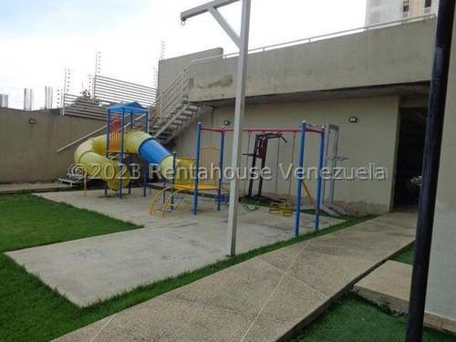 Marcos Gonzalez Vende Apartamento Semi Amoblado Zona Este Barquisimeto - Lara #25-7138