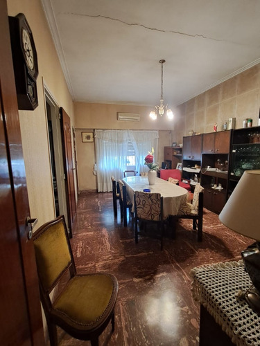 Casa A Cuadras De La Estacion Excelente Oportunidad!!!!