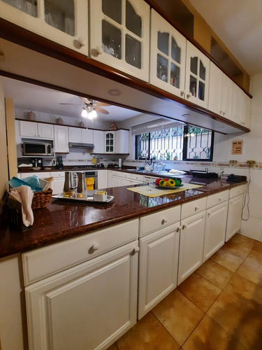 Yannet Inmuebles Vende Bella Casa En Lomas Del Este