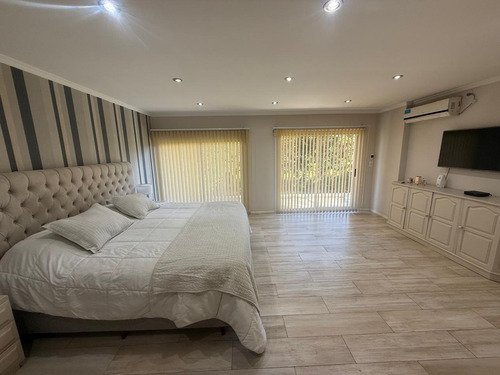 Casa En Venta En Saint Thomas Norte, Canning Con Lote Doble