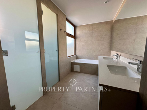 Casa Mediterránea En Condominio Recién Entregada A...