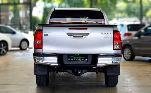 Imagem 11 de 15 de Hilux Cabine Dupla Srx Top 2019 Edição Comemorativa 50 Anos