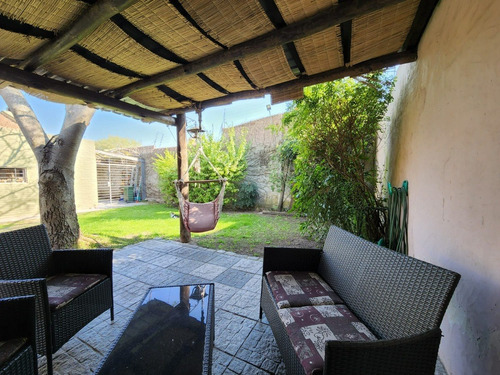 Casa En Venta, 4 Dormitorios, 2 Garages, Terreno 1024 Metros