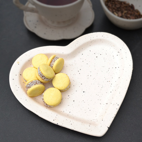 Bandeja Corazón Cerámica Opaco Crema Pintas Café Té Pl Deco