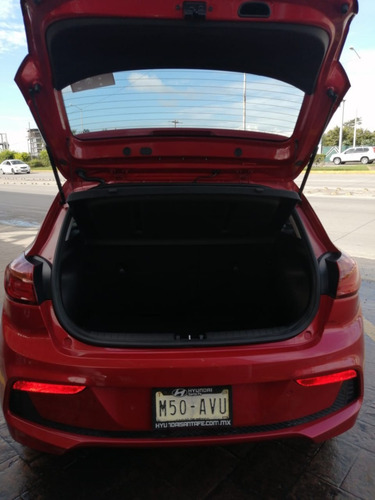 Imagen 9 de 15 de Hyundai Accent 2018 Rojo