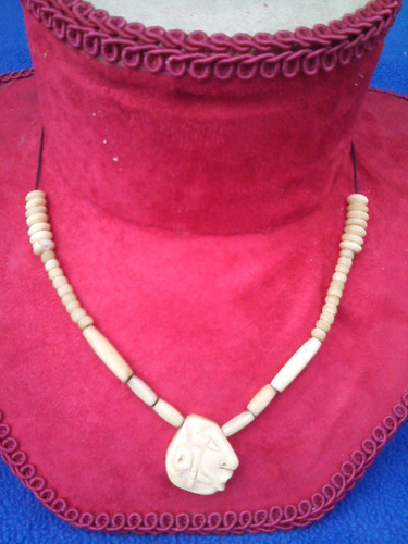 Collar De Hueso Con Carita Maya