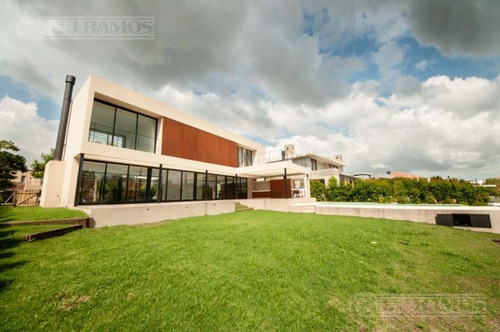 Imagen 4 de 27 de Casa A Estrenar Sobre El Lago - Lagos Del Golf