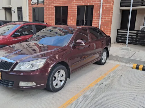 Skoda Octavia Ambiente 1.6 - Modelo 2011
