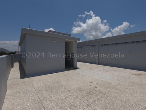 Lisbeth Delgado Vende Edificio En Centro Barquisimeto Alto Trafico Vehicular Y Comercial Zona Repuestera Cod.25-2115