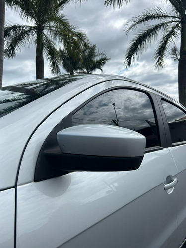 Volkswagen Voyage 1.6 MSI Flex 8V 4p