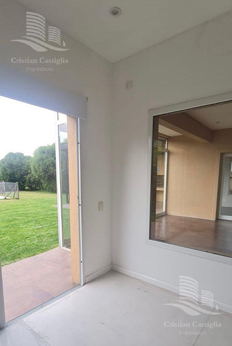 Casa En Venta San Isidro Labrador - 5 Ambientes Con Dependencia De Servicio
