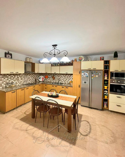 Venta Tonwhouse Urb. Barrio Sucre, Conjunto Privado, Maracay, Aragua