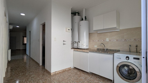 Casa En Venta - 3 Dormitorios 2 Baños - 238mts2 - Roque Perez