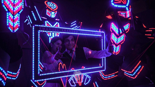 Imagen 2 de 5 de Show De Robot Led Para Casamientos 15 Años Infantiles
