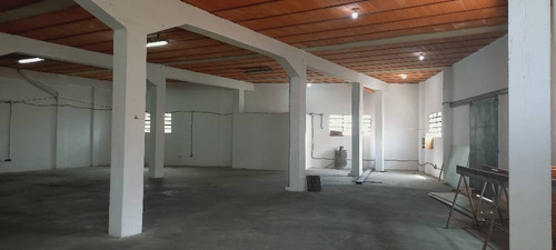Local En Alquiler El Junquito Km 8 Suroeste,411m², Urb. Cerrada, Np