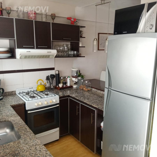 Imagen 4 de 25 de Hermoso 3 Ambientes Al Frente Con Gran Balcón Y Patio. No Paga Expensas!!! - No Te Lo Pierdas.