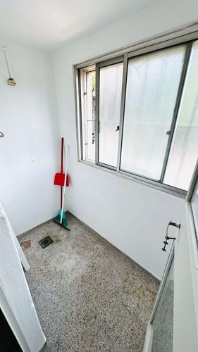 Apartamento En Venta, 2 Dormitorios, Centro.
