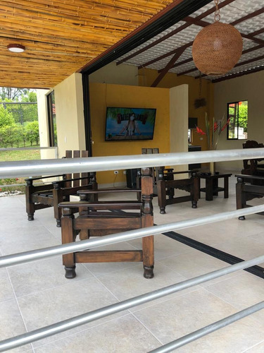 Imagen 2 de 14 de Venta De Chalet En Conjunto Cerrado Vía Barcelona