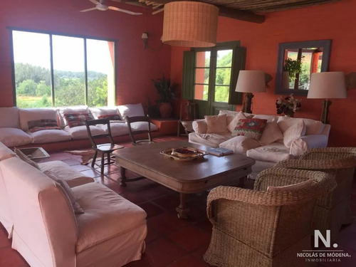 Chacra De 6 Dormitorios, Con Piscina En Venta Enla Barra.