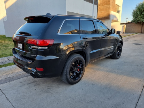Imagen 7 de 12 de Jeep Grand Cherokee 2014 6.4 Srt-8 4x4 Mt