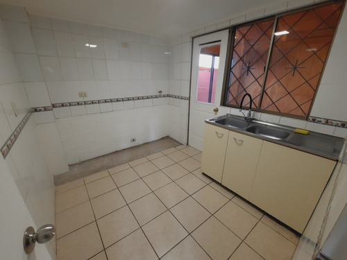 Linda Casa Con Acceso Controlado En Portal Del Bosque, Maipu