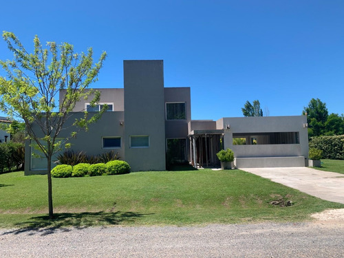 Imagen 7 de 24 de Bellisima Casa En Country Arroyo Dulce Lujan
