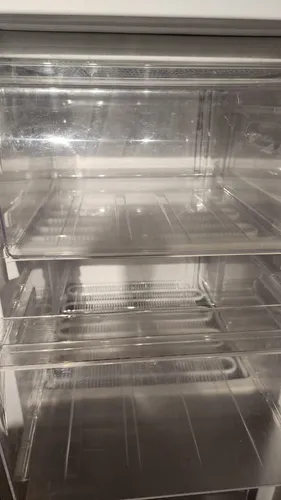 Congelador Vertical Electrolux 168l Plata Efuy16p3hvg (Usado)