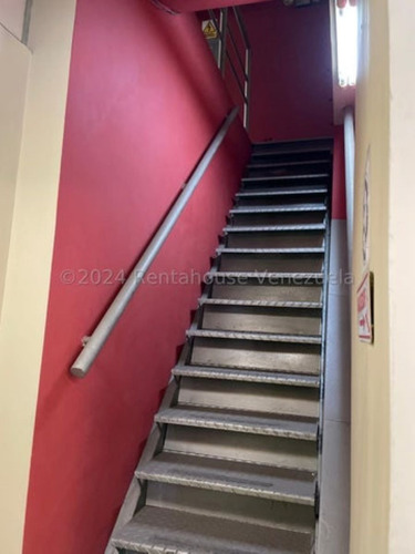Local Comercial A Pie De Calle En Av. Rómulo Gallegos Del Marqués 24-25892 Cs