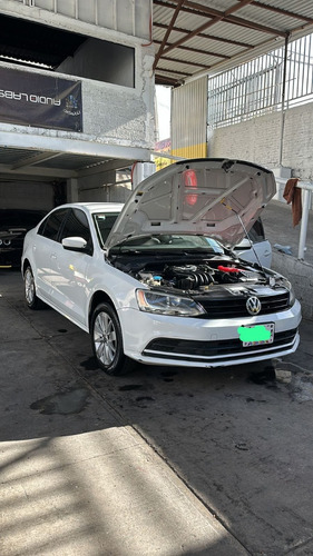 Volkswagen Jetta 2.0 L4 Mt