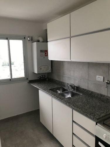 Imagen 6 de 14 de Hermoso Departamento En Venta De 3 Ambientes Con Cochera - Banfield
