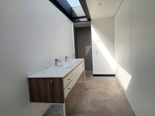 Imagen 16 de 19 de Moderna Casa En La Reserva