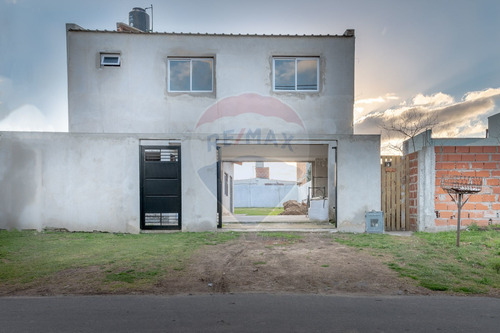 Imagen 3 de 22 de Casa En Venta De 2 Dormitorios En Gorina