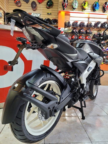 Imagen 18 de 20 de Bajaj Rouser 200 Ns Dunlop 0km