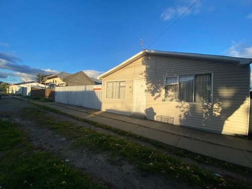 Casa En Venta De 2 Dorm. Y Terr. De 480 M2 En Natales