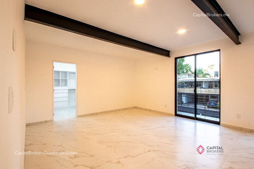 Casa De Lujo Remodelada En Venta En Providencia
