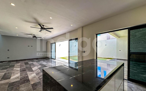 Casa En Venta En Mérida En Privada Soluna, Temozón Norte
