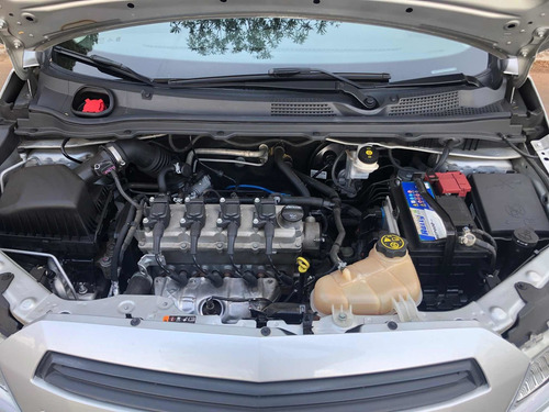 Imagem 8 de 15 de Chevrolet Onix 2018 1.0 Joy 5p